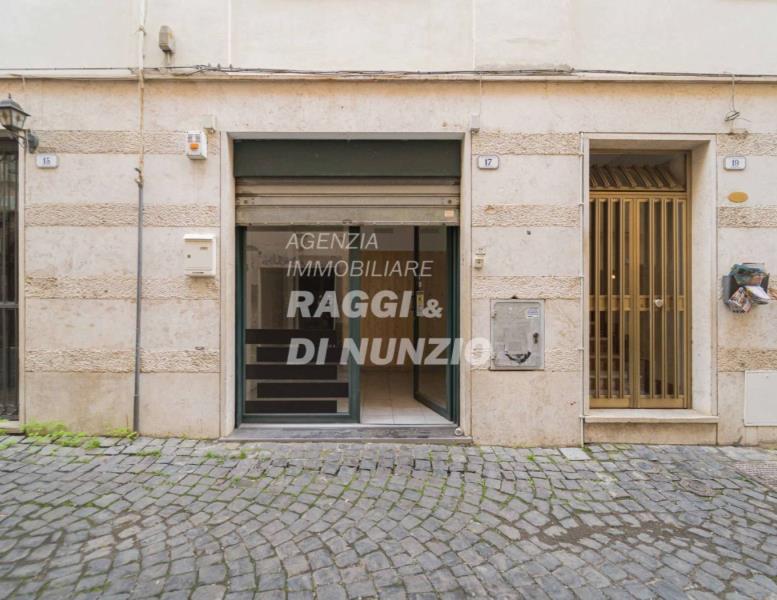 locale commerciale in affitto a Frascati