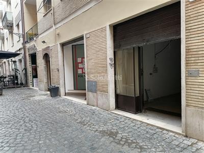 locale commerciale in affitto a Frascati