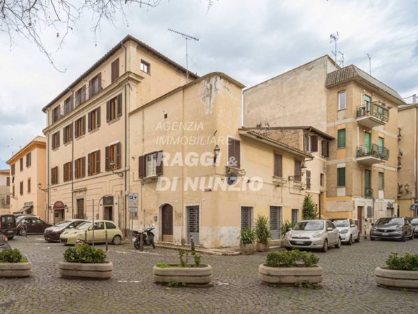 locale commerciale in affitto a Frascati