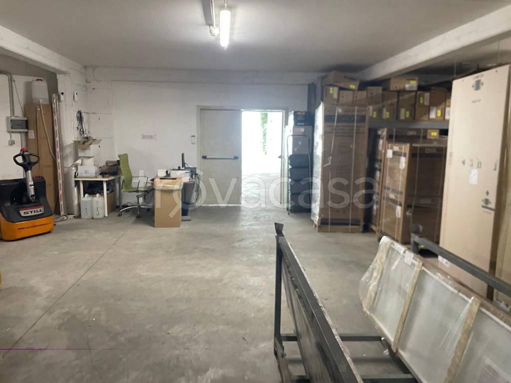 locale commerciale in affitto a Frascati