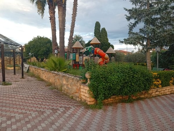 locale commerciale in affitto a Frascati