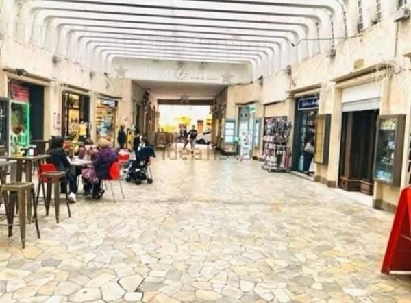 locale commerciale in affitto a Frascati