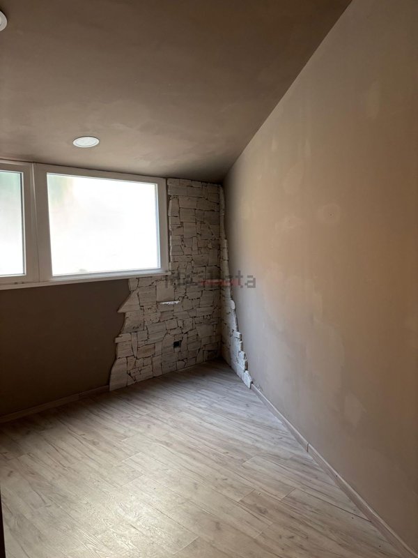 locale commerciale in affitto a Frascati