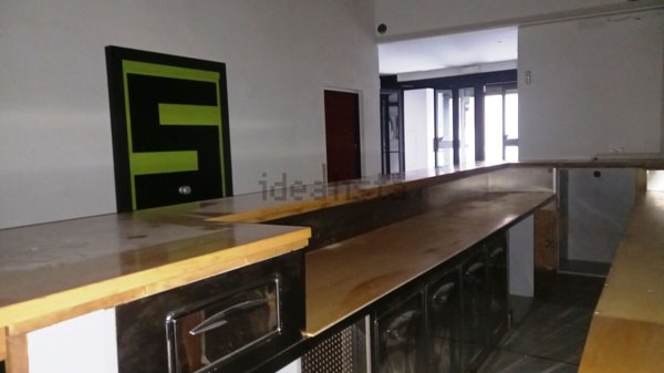 locale commerciale in affitto a Frascati