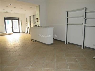 locale commerciale in affitto a Frascati