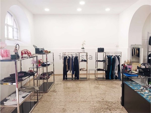 locale commerciale in affitto a Frascati