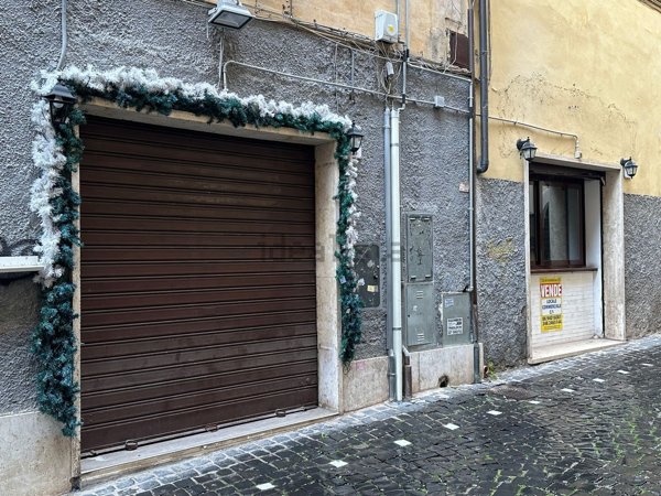 locale commerciale in affitto a Frascati