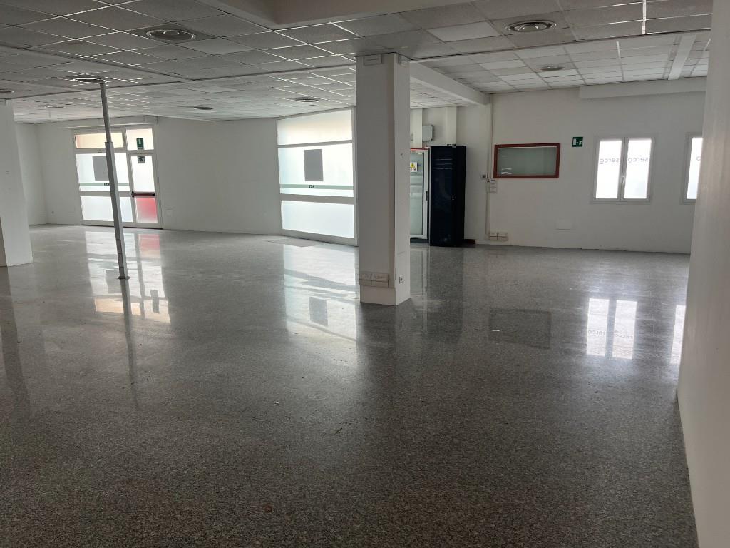 locale commerciale in affitto a Frascati