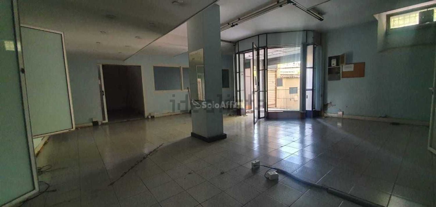 locale commerciale in affitto a Frascati