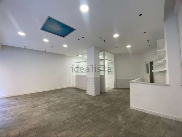 locale commerciale in affitto a Frascati