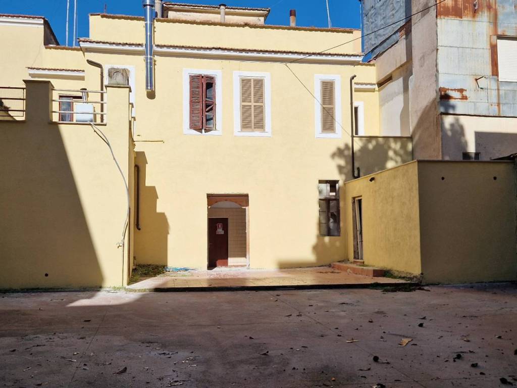 negozio in affitto a Genzano di Roma