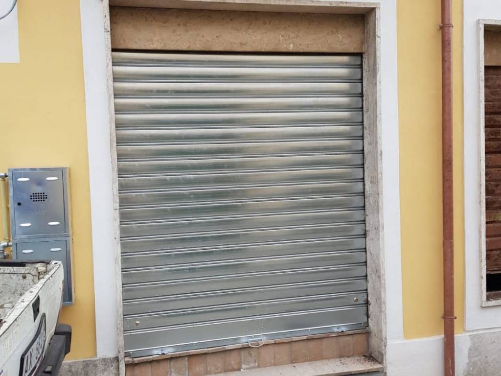 negozio in affitto a Genzano di Roma