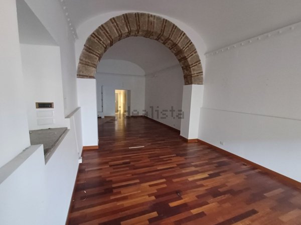 locale commerciale in affitto a Genzano di Roma