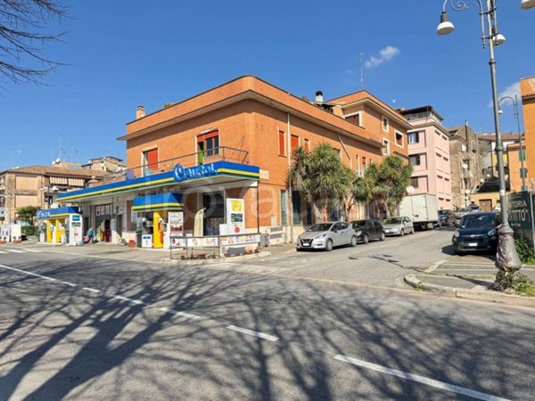 negozio in affitto a Genzano di Roma