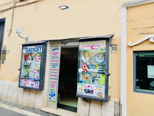 locale commerciale in affitto a Genzano di Roma
