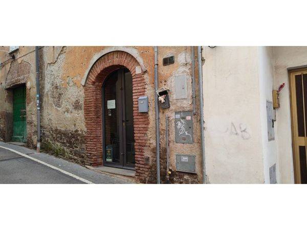 negozio in affitto a Genzano di Roma