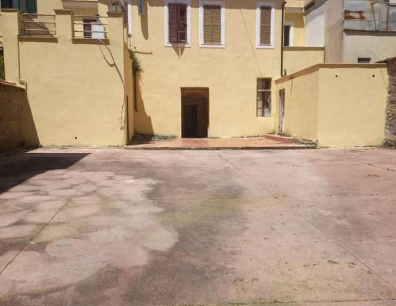 locale commerciale in affitto a Genzano di Roma