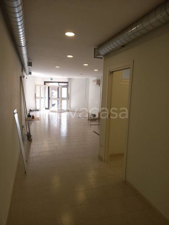 negozio in affitto a Genzano di Roma
