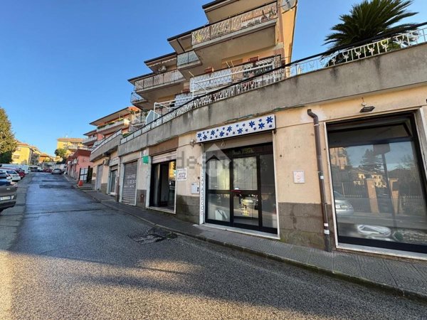 locale commerciale in affitto a Genzano di Roma