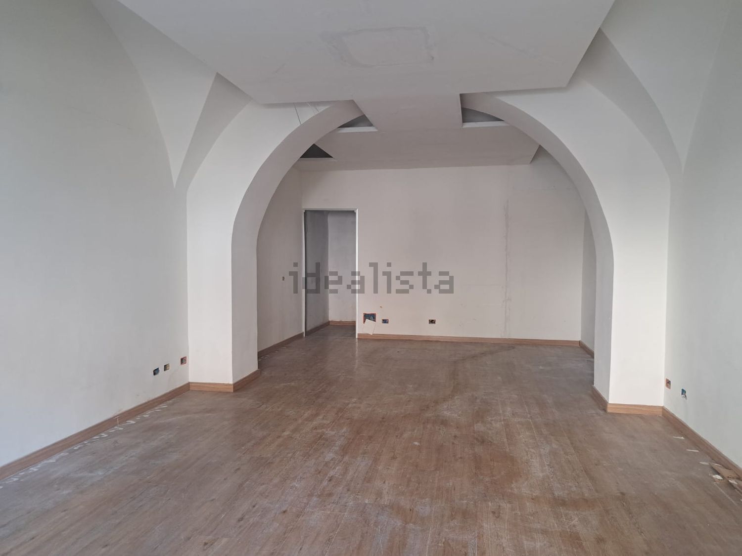 locale commerciale in affitto a Genzano di Roma