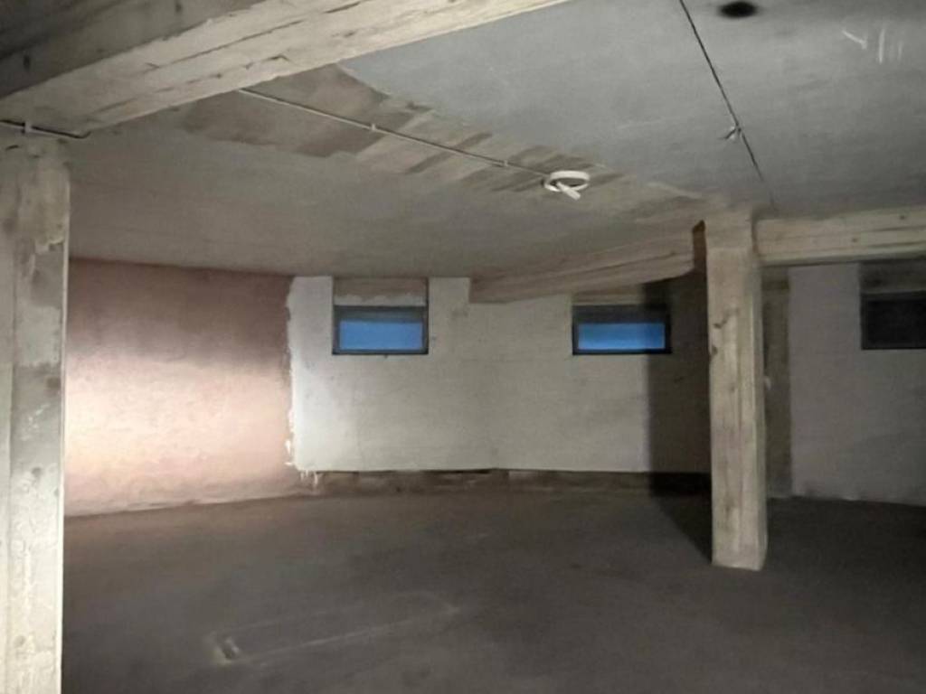 locale di sgombero in affitto a Genzano di Roma