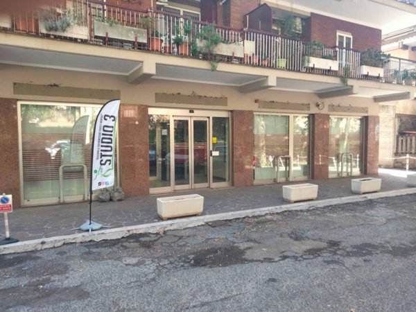 negozio in affitto a Genzano di Roma