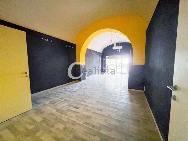 locale commerciale in affitto a Genzano di Roma