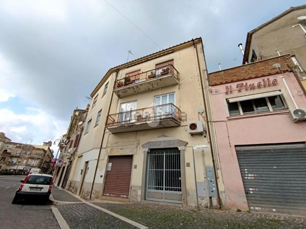 locale commerciale in affitto a Genzano di Roma