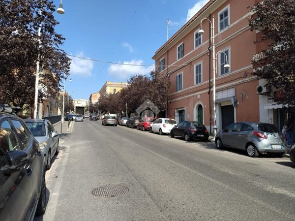 locale commerciale in affitto a Genzano di Roma