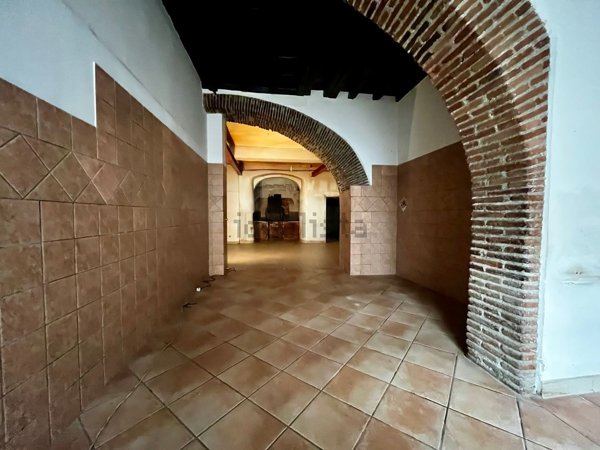 locale commerciale in affitto a Genzano di Roma