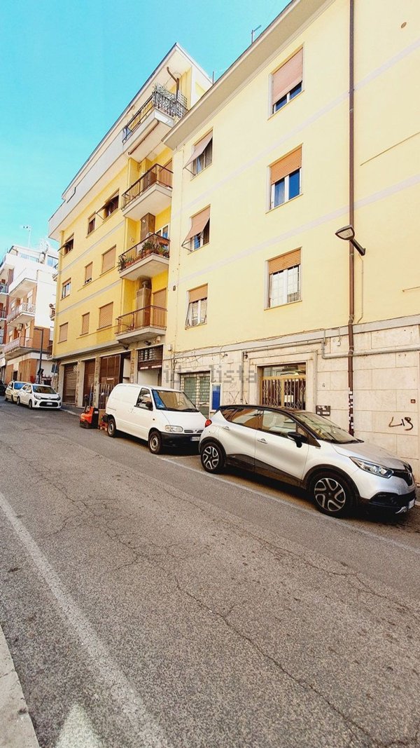 locale commerciale in affitto a Genzano di Roma