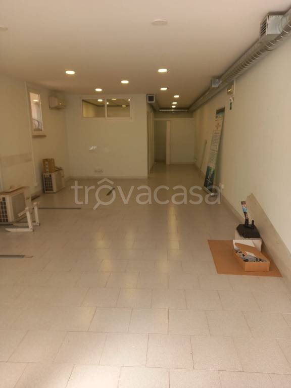 negozio in affitto a Genzano di Roma