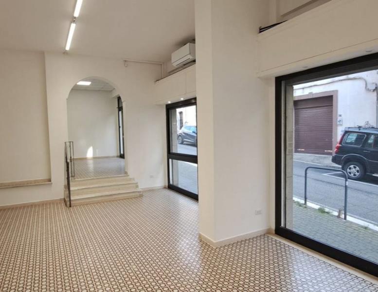 locale commerciale in affitto a Genzano di Roma