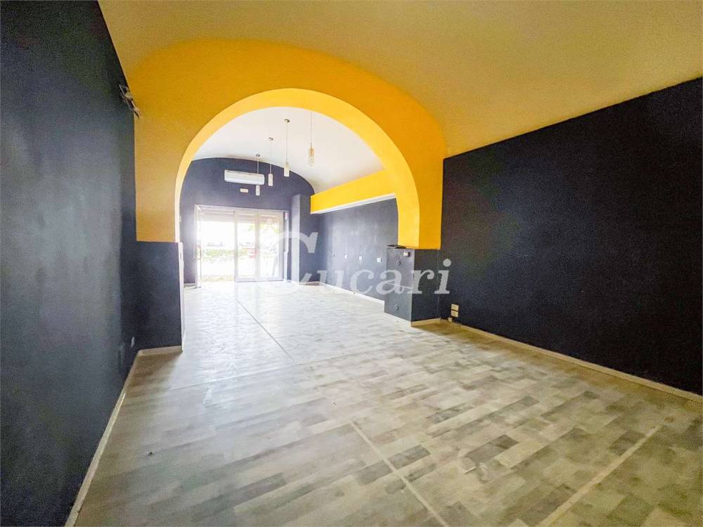negozio in affitto a Genzano di Roma