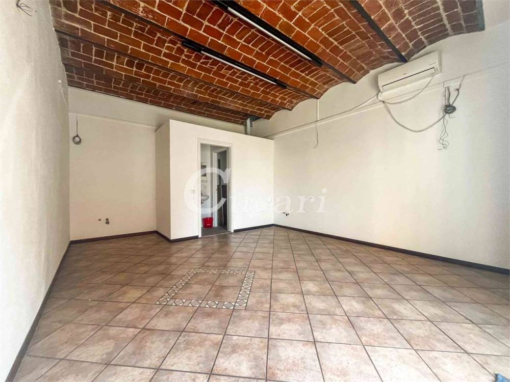 negozio in affitto a Genzano di Roma