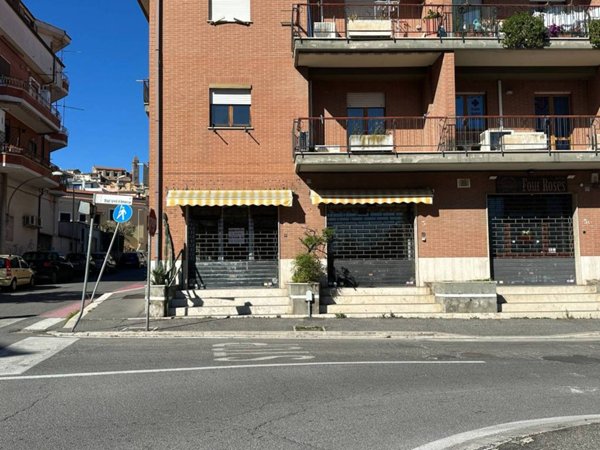 negozio in affitto a Genzano di Roma