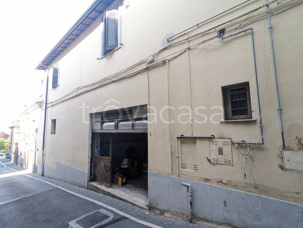 locale commerciale in affitto a Genzano di Roma