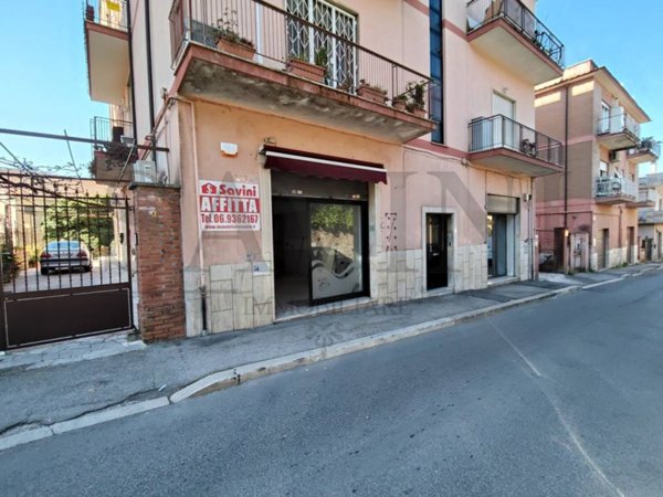 negozio in affitto a Genzano di Roma