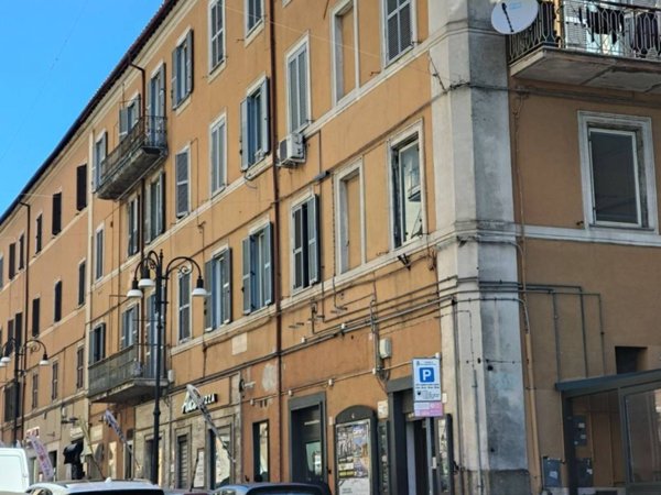 negozio in affitto a Genzano di Roma