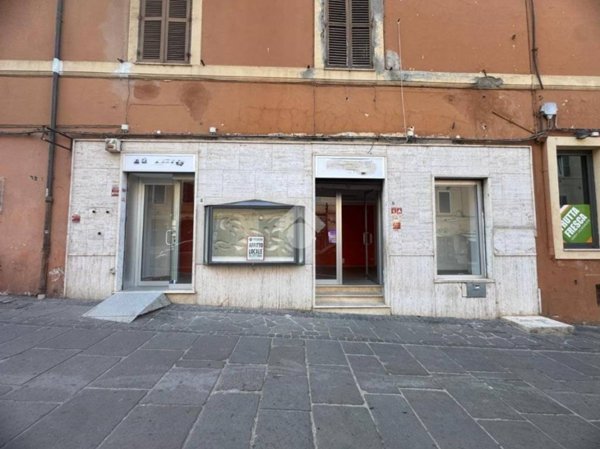 locale commerciale in affitto a Genzano di Roma