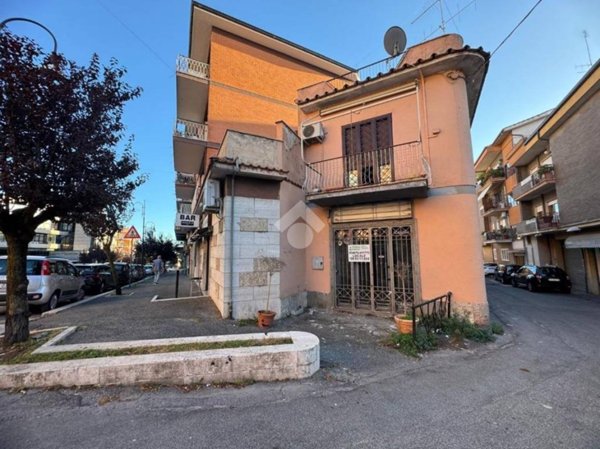 locale commerciale in affitto a Genzano di Roma