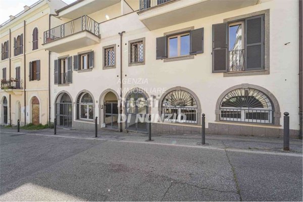 locale commerciale in affitto a Grottaferrata