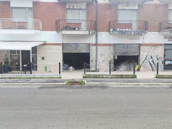 negozio in affitto a Guidonia Montecelio in zona Villanova