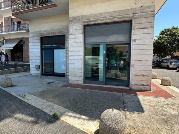 negozio in affitto a Guidonia Montecelio in zona Villanova