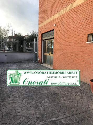 ufficio in affitto a Guidonia Montecelio in zona Villanova
