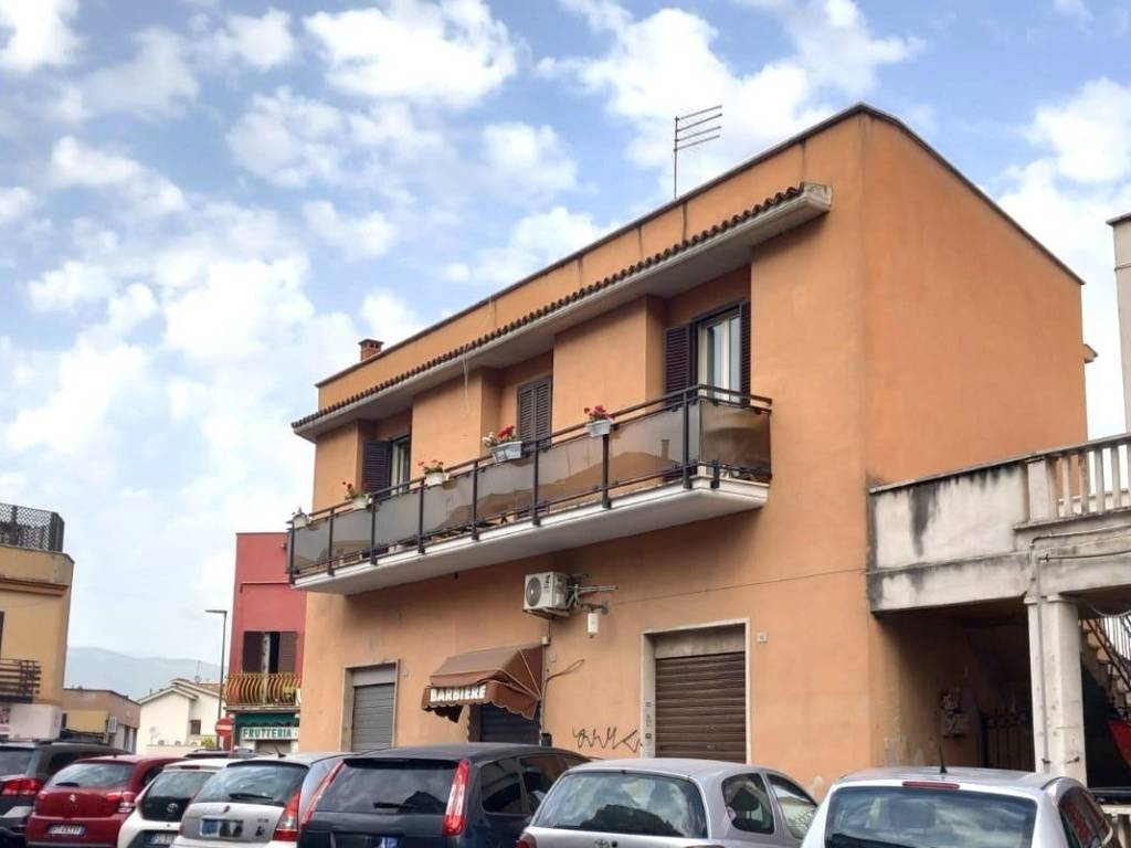 negozio in affitto a Guidonia Montecelio in zona Villalba