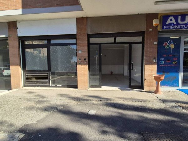 negozio in affitto a Guidonia Montecelio in zona Colleverde