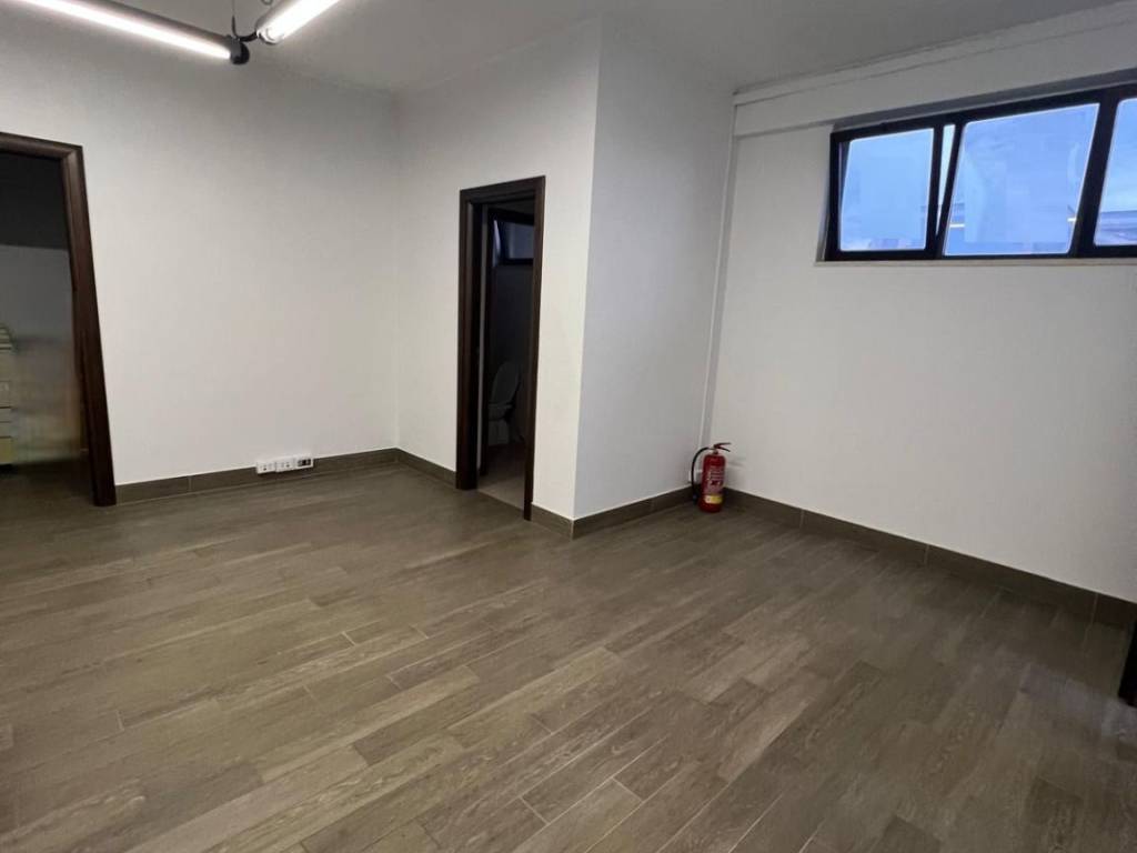 locale commerciale in affitto a Guidonia Montecelio
