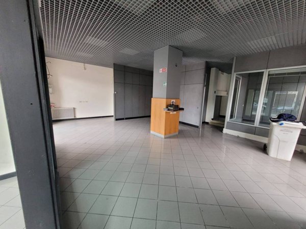 negozio in affitto a Guidonia Montecelio in zona Villanova