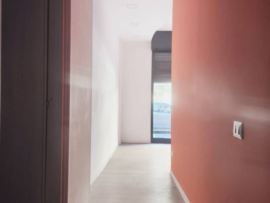 negozio in affitto a Guidonia Montecelio in zona Villanova